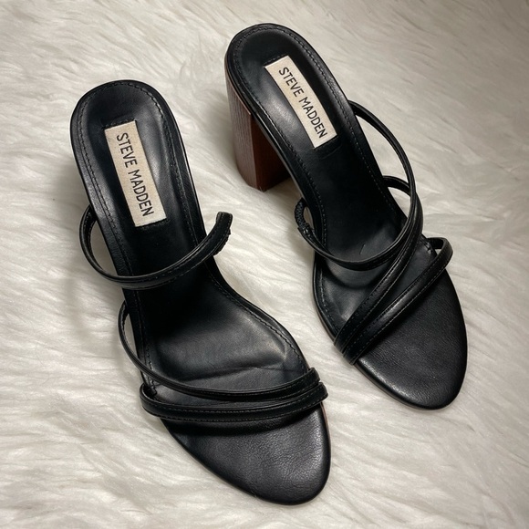 Steve Madden Shoes - Steve Madden sandals size 7 color black
